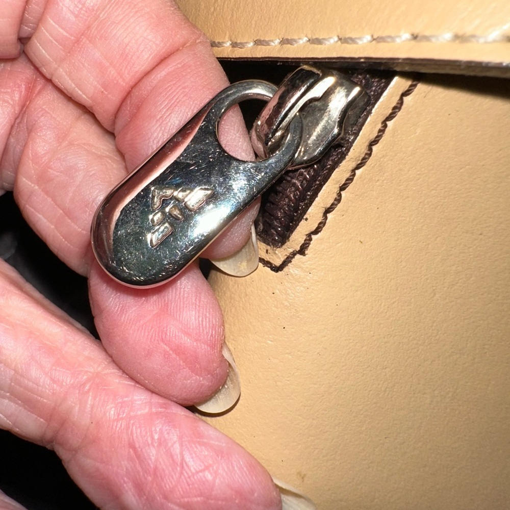 Arcadia Dark Brown Leather Interior - Picture 7 of 12